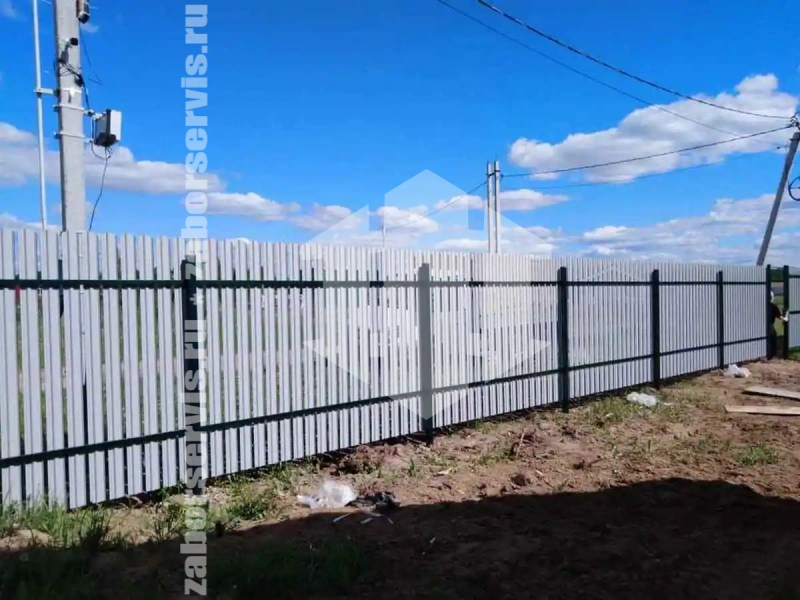 Забор из металлического штакетника 99 метров