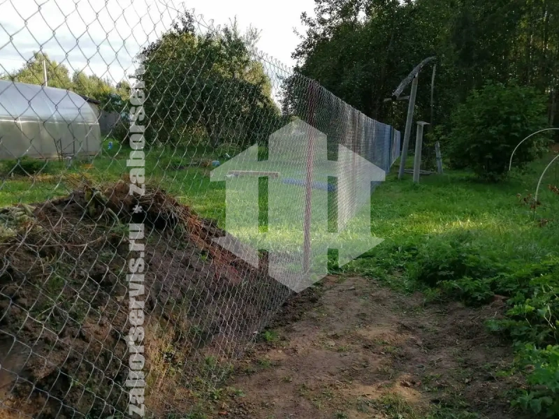 Забор из сетки рабицы в натяг с протяжкой арматуры 60 метров