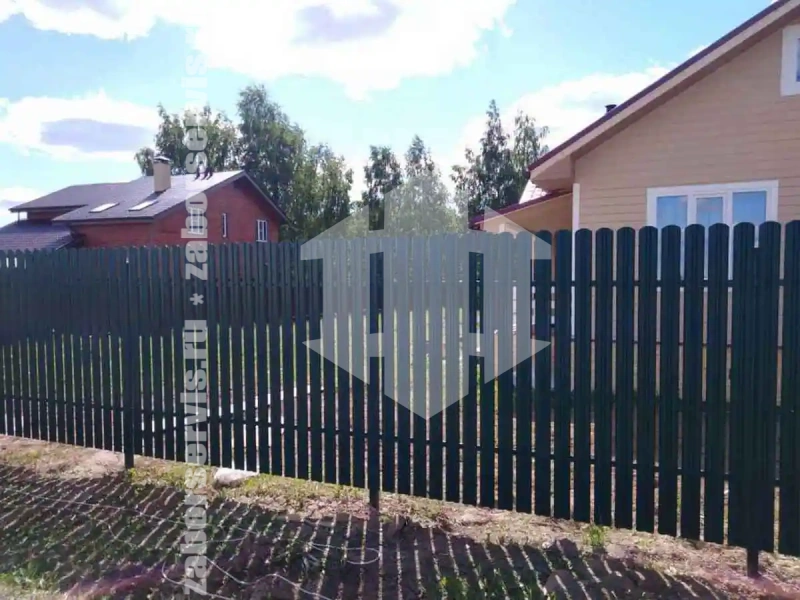 Забор из металлического штакетника 99 метров