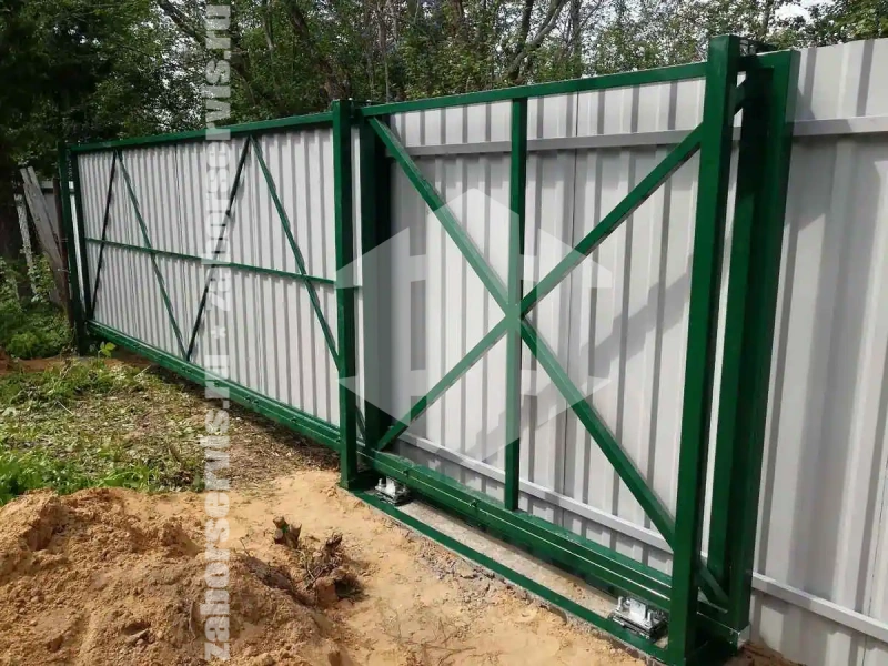 Забор из профнастила с воротам 53 метра