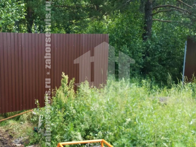 Забор из профнастила с утрамбовкой щебнем 145 метров