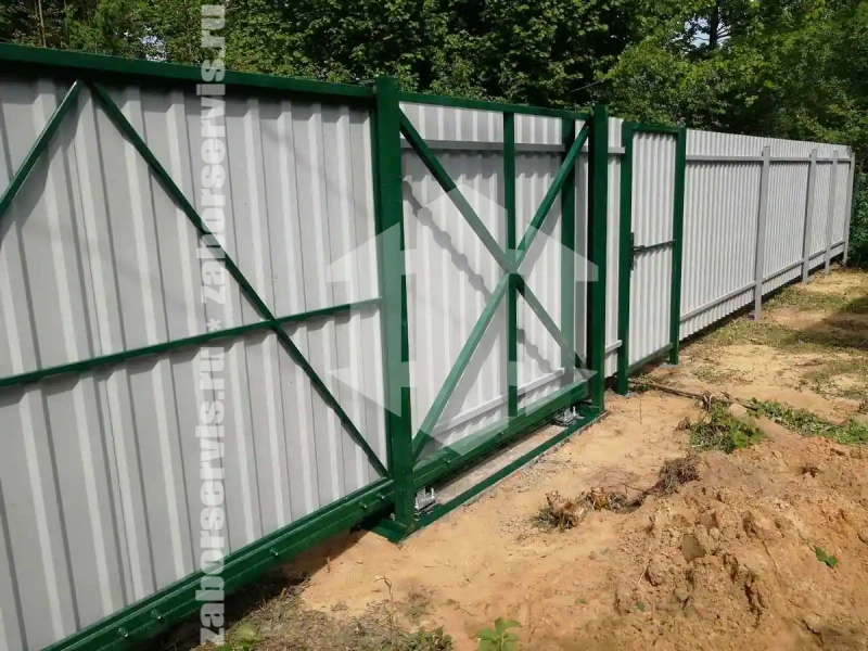 Забор из профнастила с воротам 53 метра